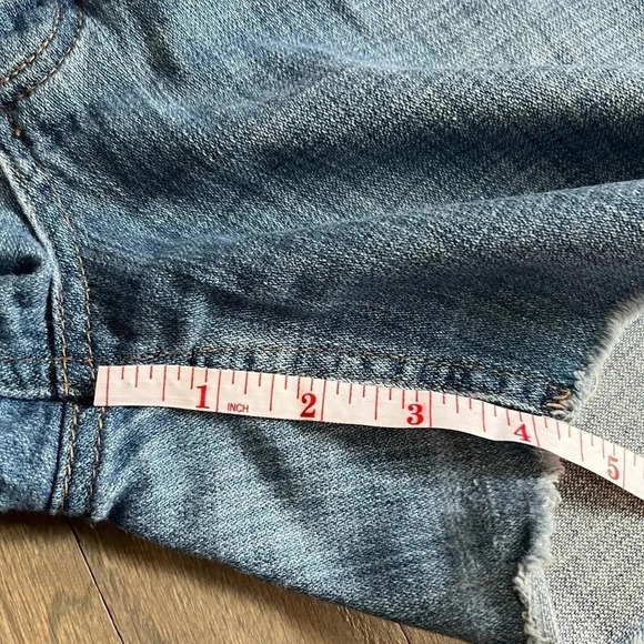 Roxy Women’s Boyfriend Jean Short Shorts. Raw hem. Size 7. - Picture 5 of 8